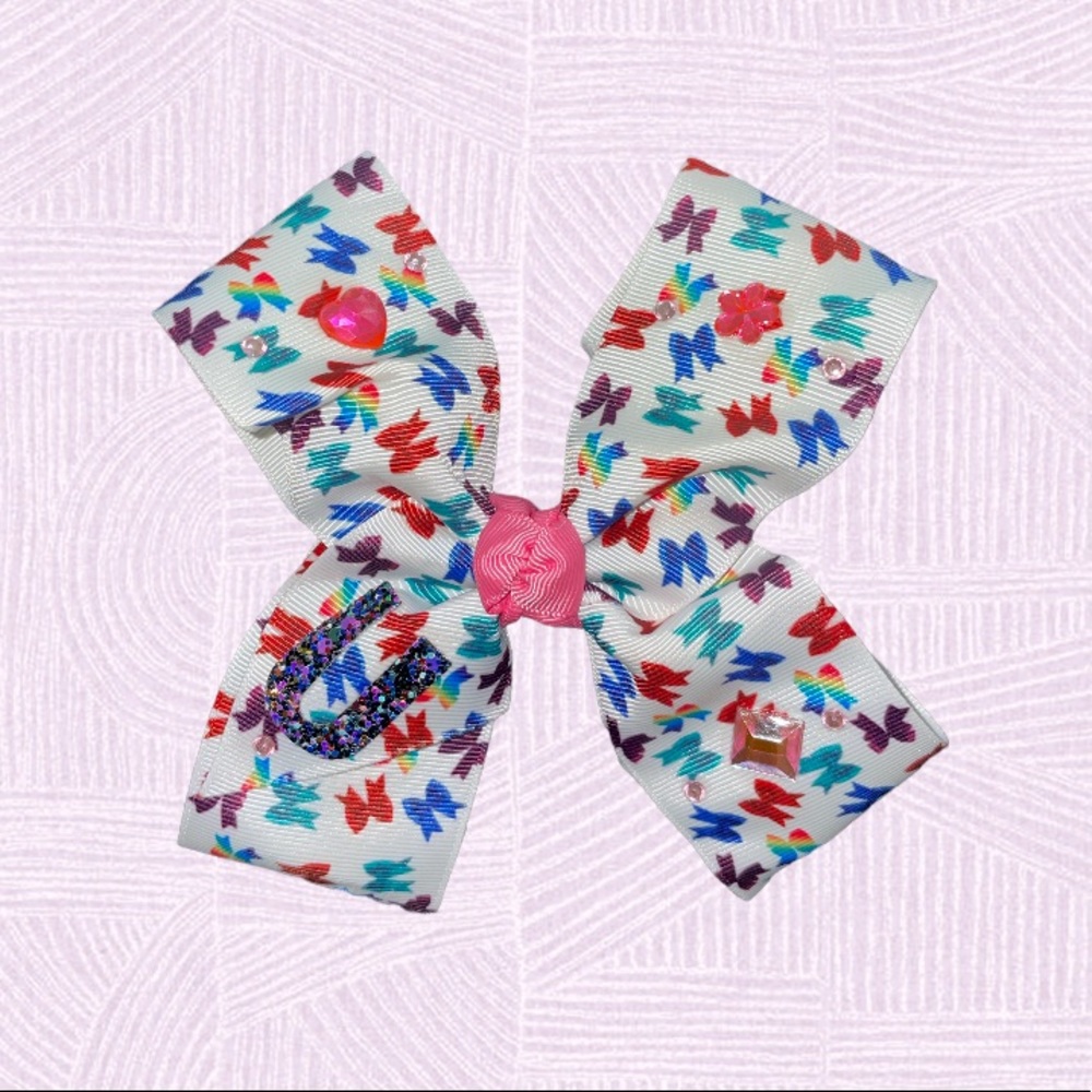 💝 Handcrafted 5 inch hair bow with glitter letter “U” 🎀